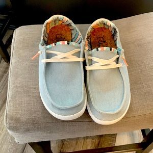 Womens Hey Dudes Size 7